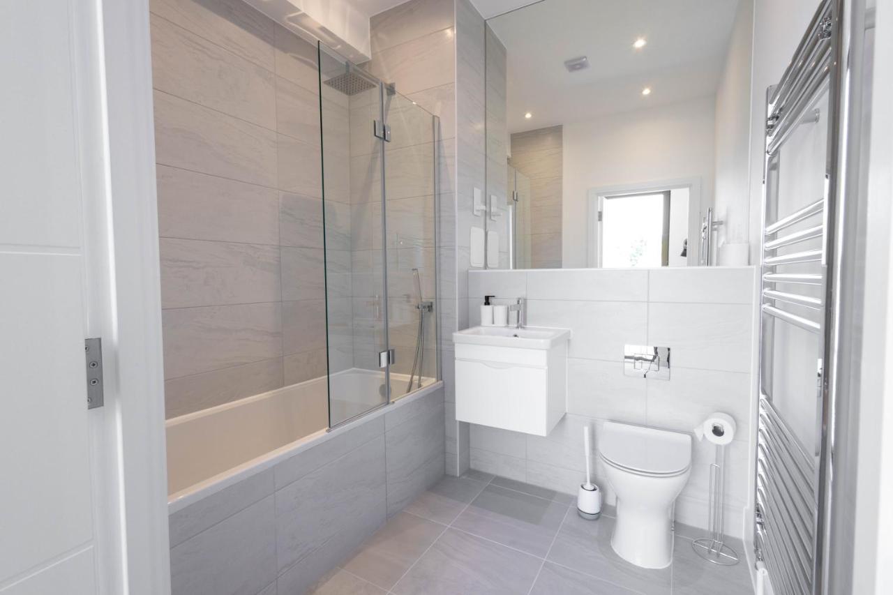 Modern Apartments With Balcony In Merton Near Wimbledon By Sojo Stay มิทแชม ภายนอก รูปภาพ