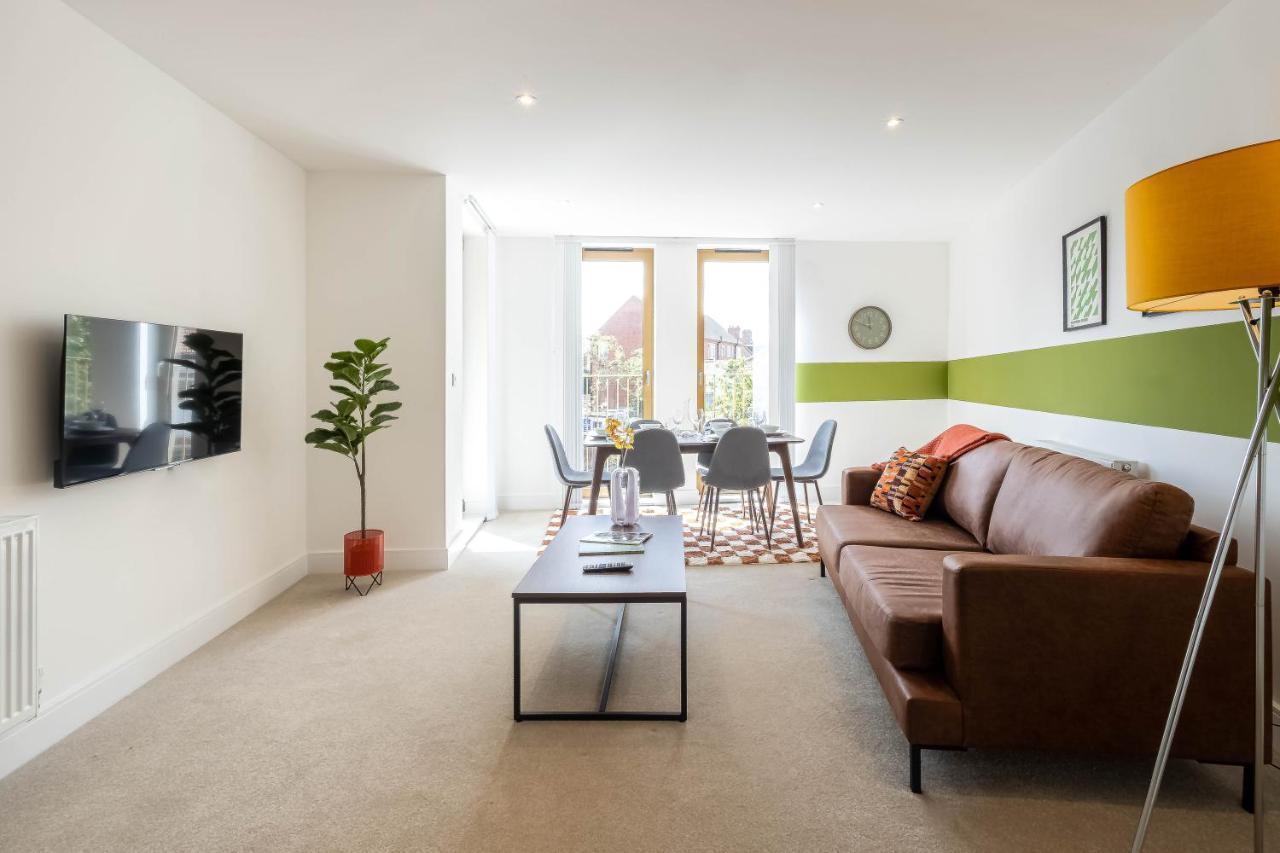 Modern Apartments With Balcony In Merton Near Wimbledon By Sojo Stay มิทแชม ภายนอก รูปภาพ