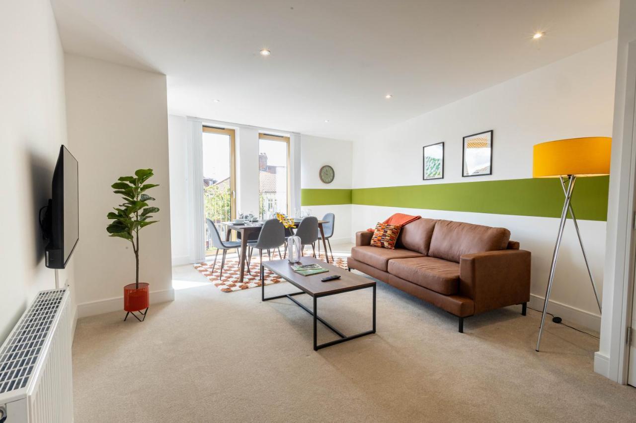 Modern Apartments With Balcony In Merton Near Wimbledon By Sojo Stay มิทแชม ภายนอก รูปภาพ