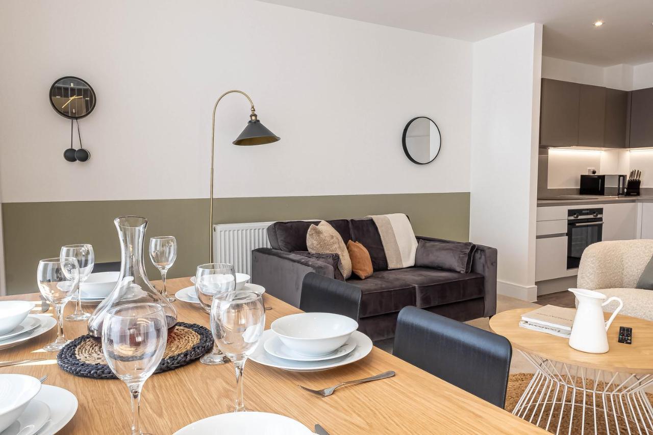 Modern Apartments With Balcony In Merton Near Wimbledon By Sojo Stay มิทแชม ภายนอก รูปภาพ